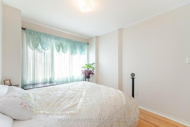 4 - 3985 Eglinton Ave W, Townhouse with 2 bedrooms, 2 bathrooms and 1 parking in Mississauga ON | Image 5
