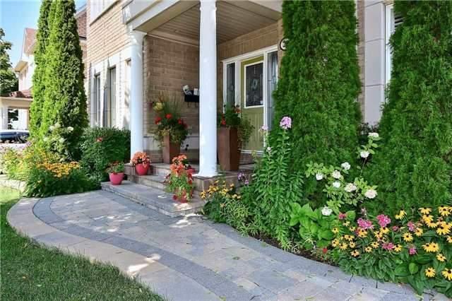 29 Seggar Ave, House detached with 6 bedrooms, 4 bathrooms and 4 parking in Ajax ON | Image 2