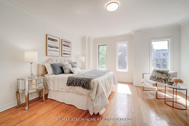 32c Oxford St, House attached with 3 bedrooms, 4 bathrooms and 2 parking in Toronto ON | Image 22