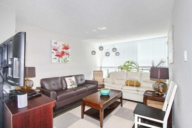 807 - 10 Laurelcrest St, Condo with 2 bedrooms, 1 bathrooms and 2 parking in Brampton ON | Image 6