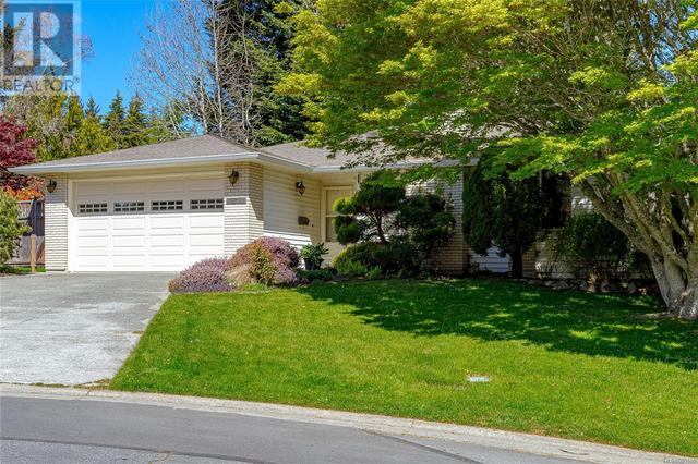 4918 Alamida Cres, House detached with 3 bedrooms, 2 bathrooms and 4 parking in Saanich BC | Image 1