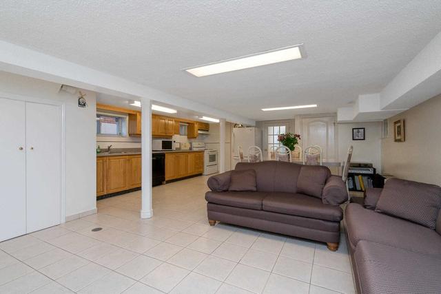 58 Kane Ave, House detached with 2 bedrooms, 2 bathrooms and 3 parking in Toronto ON | Image 14