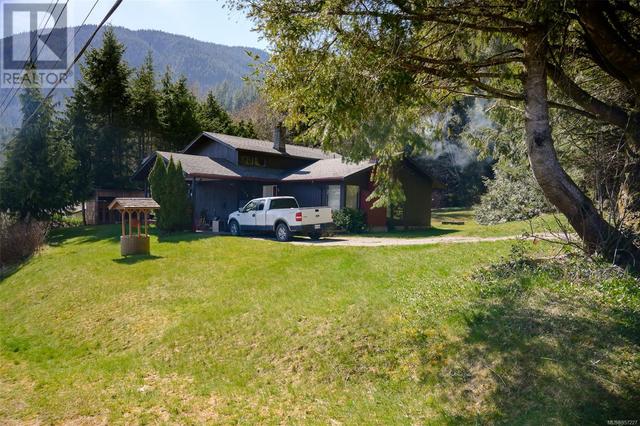 231 Sayward Hts, House detached with 3 bedrooms, 1 bathrooms and 3 parking in Sayward BC | Image 2