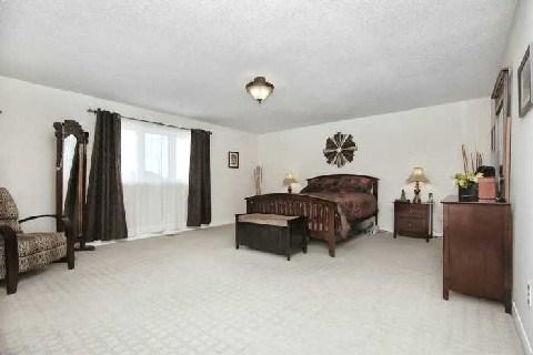 19 Goodall Cres, House detached with 3 bedrooms, 3 bathrooms and 4 parking in Clarington ON | Image 6