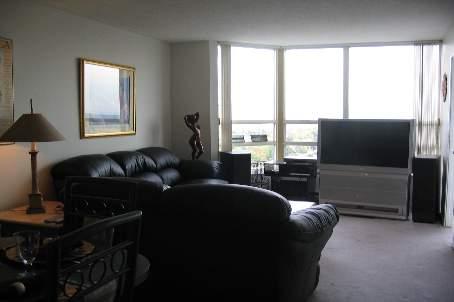 1215 - 250 Webb Dr, Condo with 2 bedrooms, 2 bathrooms and 1 parking in Mississauga ON | Image 9