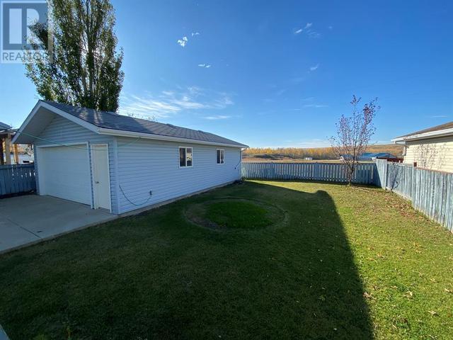 8213 105 Avenue, House detached with 4 bedrooms, 2 bathrooms and 5 parking in Peace River AB | Image 3