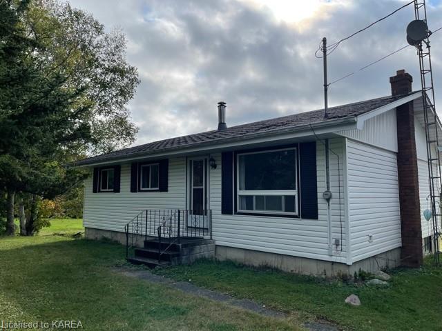 78 Clara Street, House detached with 3 bedrooms, 1 bathrooms and 6 parking in Greater Napanee ON | Image 1