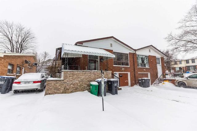 44 Ardglen Dr, House semidetached with 3 bedrooms, 3 bathrooms and 2 parking in Brampton ON | Image 2
