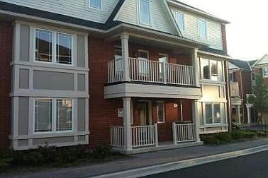 unit 1 - 50 Hillcrest Ave, Townhouse with 3 bedrooms, 3 bathrooms and 1 parking in Brampton ON | Image 2