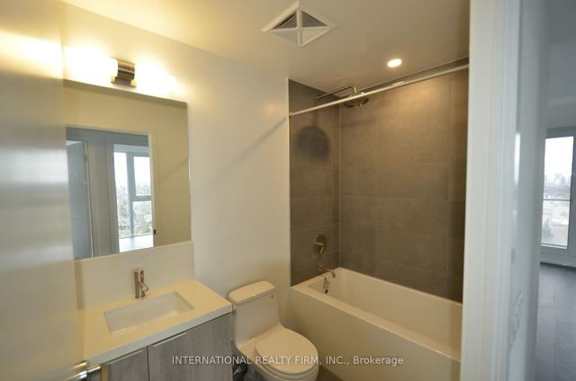 1705 - 2020 Bathurst St, Condo with 3 bedrooms, 2 bathrooms and 1 parking in Toronto ON | Image 9