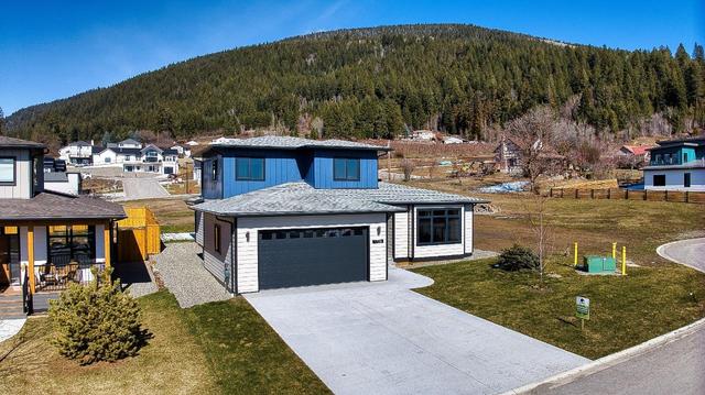 1728 Murdoch Street, House detached with 4 bedrooms, 3 bathrooms and null parking in Creston BC | Image 27