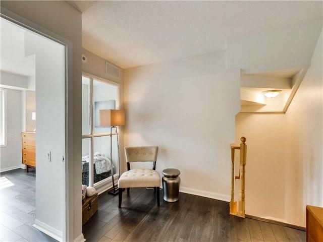 th 43 - 93 The Queensway Ave, Townhouse with 1 bedrooms, 2 bathrooms and 1 parking in Toronto ON | Image 7
