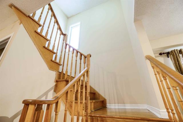 Upper - 23 Trasure Dr, House detached with 4 bedrooms, 3 bathrooms and 3 parking in Brampton ON | Image 11