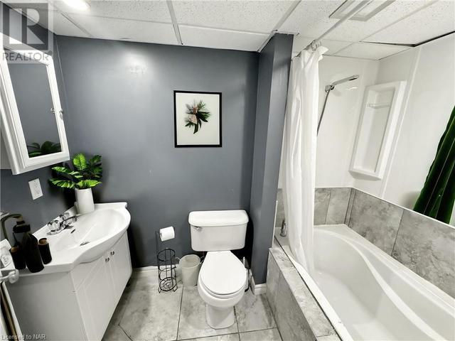 3053 Portage Road, House detached with 1 bedrooms, 1 bathrooms and 1 parking in Niagara Falls ON | Image 5