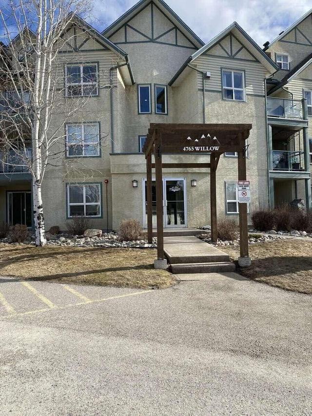 204 - 4765 Foresters Landing Road, Condo with 2 bedrooms, 2 bathrooms and 1 parking in Radium Hot Springs BC | Image 1