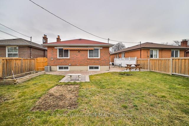 82 Brampton Rd, House detached with 3 bedrooms, 3 bathrooms and 4 parking in Toronto ON | Image 33