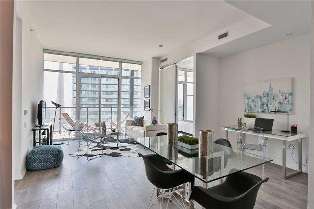 lph12 - 125 Peter St, Condo with 3 bedrooms, 2 bathrooms and 1 parking in Toronto ON | Image 1