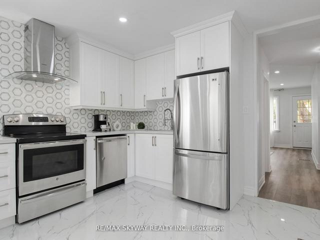 317 West 2nd St, House detached with 2 bedrooms, 2 bathrooms and 3 parking in Hamilton ON | Image 3
