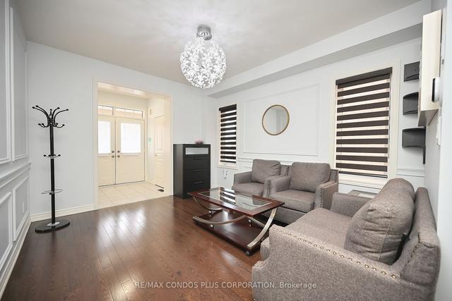 72 Lola Cres, House detached with 3 bedrooms, 4 bathrooms and 2 parking in Brampton ON | Image 4