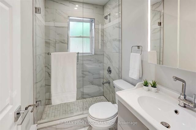 8 - 238 South Kingsway, House detached with 2 bedrooms, 1 bathrooms and 1 parking in Toronto ON | Image 6