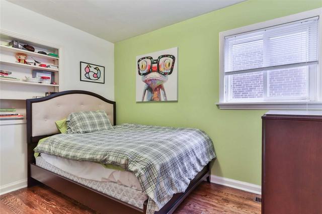 40 Bevdale Rd, House detached with 3 bedrooms, 2 bathrooms and 3 parking in Toronto ON | Image 6