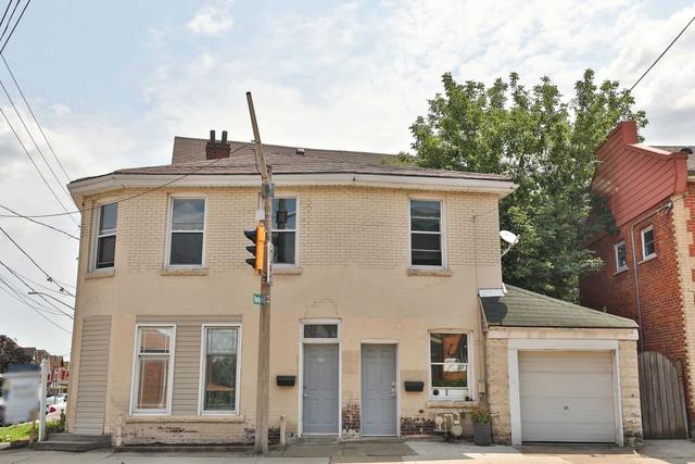 238 Bay St N, House detached with 5 bedrooms, 2 bathrooms and 1 parking in Hamilton ON | Image 1