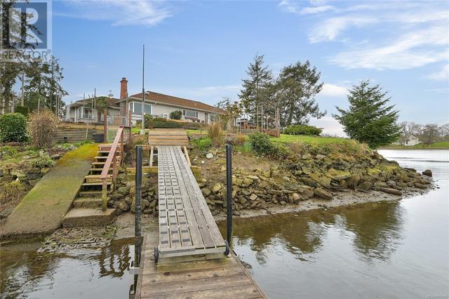 10 Phillion Pl, House detached with 4 bedrooms, 3 bathrooms and 6 parking in Esquimalt BC | Image 52