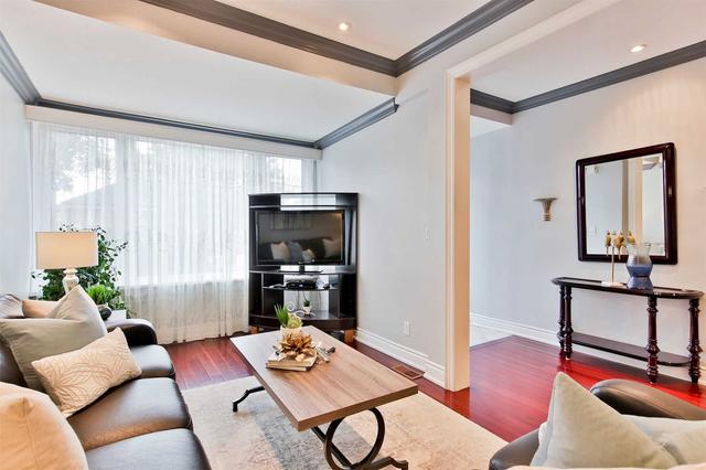 964 St Clarens Ave, House semidetached with 3 bedrooms, 2 bathrooms and 0 parking in Toronto ON | Image 38