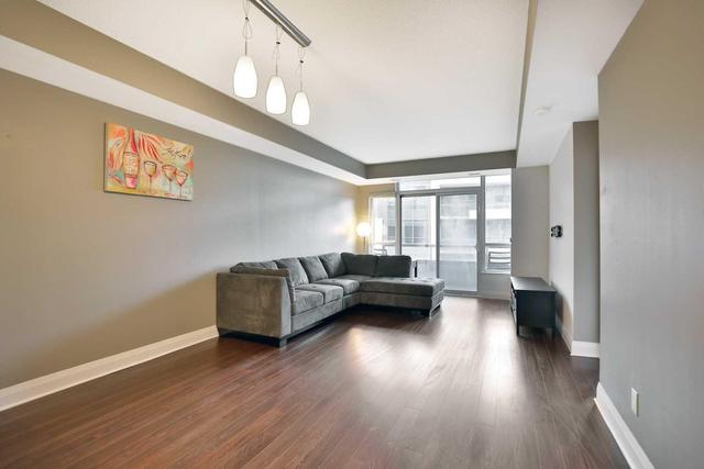 507 - 1 Hurontario St, Condo with 1 bedrooms, 2 bathrooms and 1 parking in Mississauga ON | Image 3
