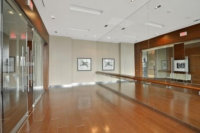 304 - 9 Valhalla Inn Rd, Condo with 1 bedrooms, 1 bathrooms and 1 parking in Toronto ON | Image 3