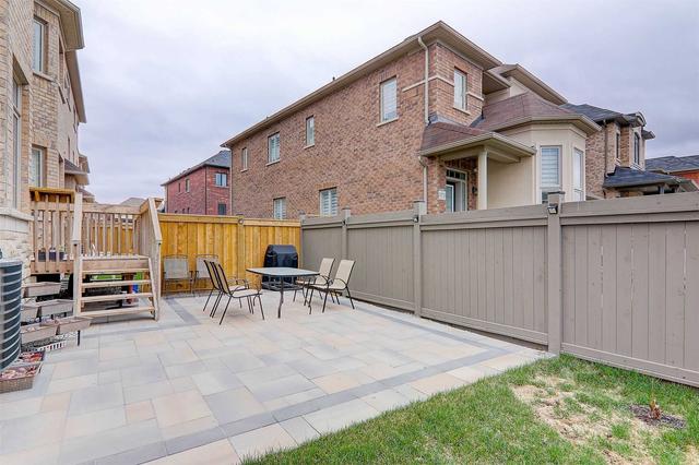 3059 Max Khan Blvd, House semidetached with 4 bedrooms, 3 bathrooms and 3 parking in Oakville ON | Image 23
