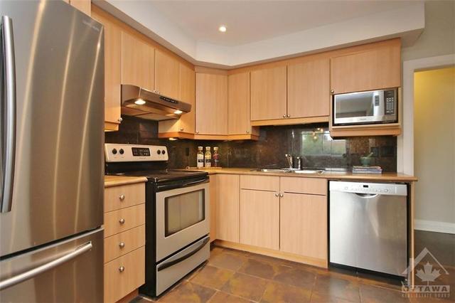 a - 2672 Moncton Road, Townhouse with 4 bedrooms, 3 bathrooms and 1 parking in Ottawa ON | Image 9