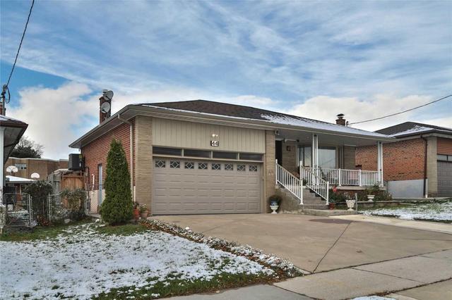 44 Clair Rd, House detached with 3 bedrooms, 2 bathrooms and 4 parking in Toronto ON | Image 2