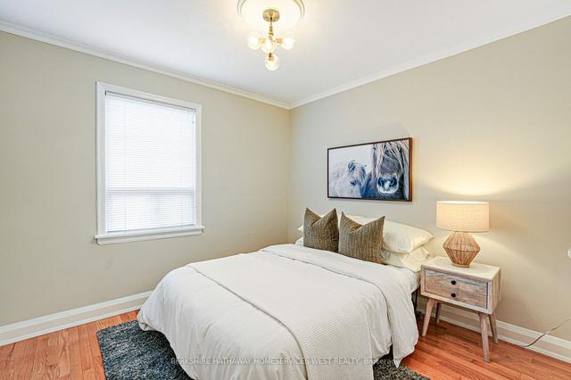 21 Smithfield Dr, House detached with 2 bedrooms, 2 bathrooms and 3 parking in Toronto ON | Image 10