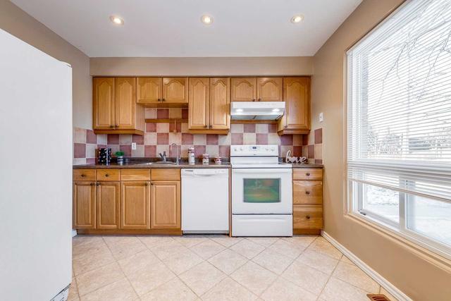 unit3 - 73 Old Burnhamthorpe Rd, Townhouse with 3 bedrooms, 2 bathrooms and 1 parking in Toronto ON | Image 5
