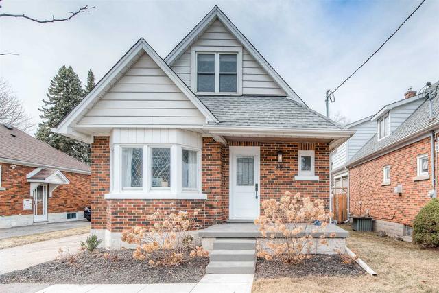 29 Dunham Ave, House detached with 2 bedrooms, 1 bathrooms and 4 parking in Kitchener ON | Image 1
