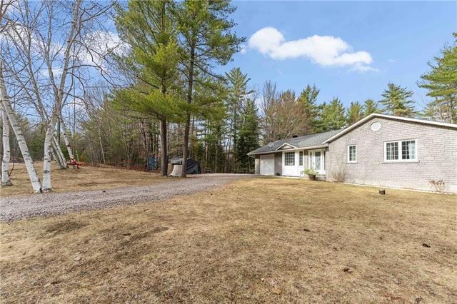 1607 Witt Road, House detached with 3 bedrooms, 3 bathrooms and 8 parking in Laurentian Valley ON | Image 24