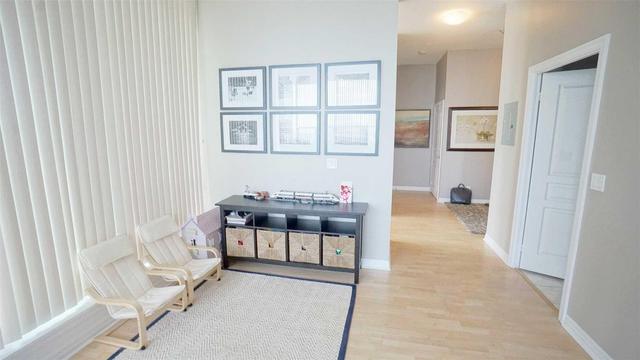 Lph3 - 220 Burnhamthorpe Rd W, Condo with 2 bedrooms, 2 bathrooms and 1 parking in Mississauga ON | Image 3