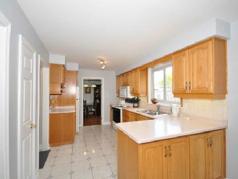 864 Maple Ave, House detached with 5 bedrooms, 3 bathrooms and 6 parking in Milton ON | Image 3