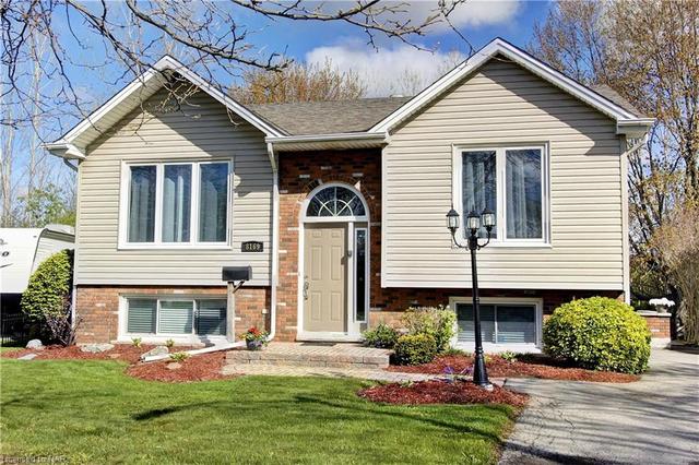 8169 Michael Street, House detached with 5 bedrooms, 2 bathrooms and null parking in Niagara Falls ON | Image 1