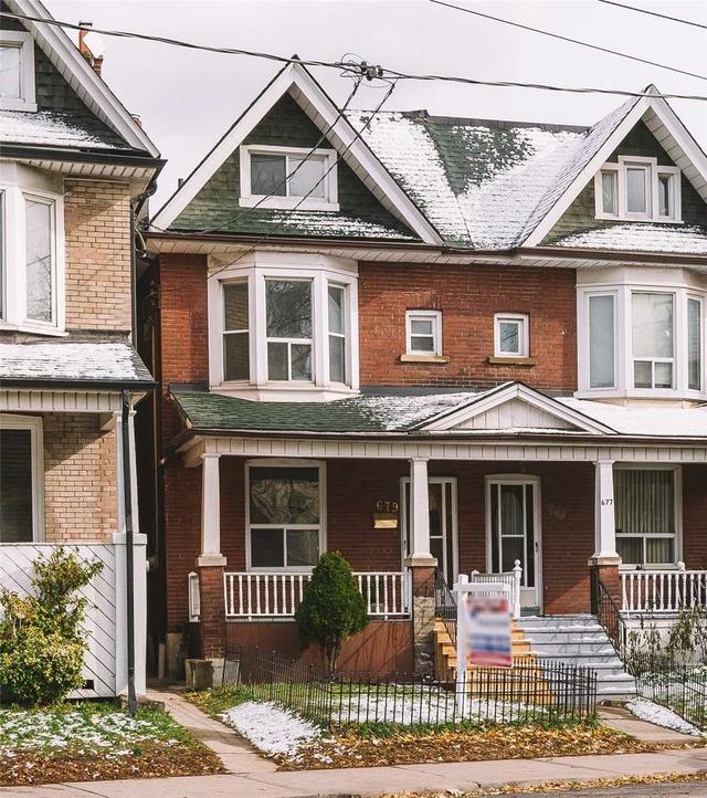 679 Broadview Ave, House semidetached with 5 bedrooms, 3 bathrooms and 0 parking in Toronto ON | Image 1