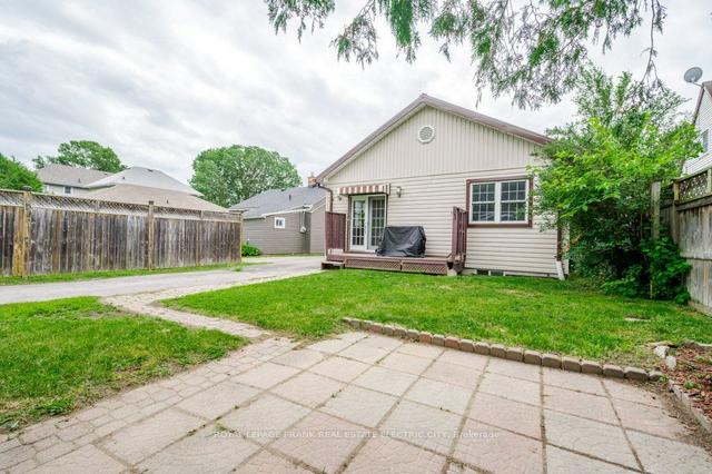 688 Romaine St, House detached with 3 bedrooms, 1 bathrooms and 2 parking in Peterborough ON | Image 30