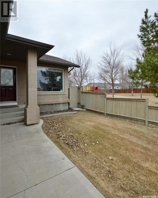 114 Bourgonje Crescent, House detached with 5 bedrooms, 4 bathrooms and null parking in Saskatoon SK | Image 4