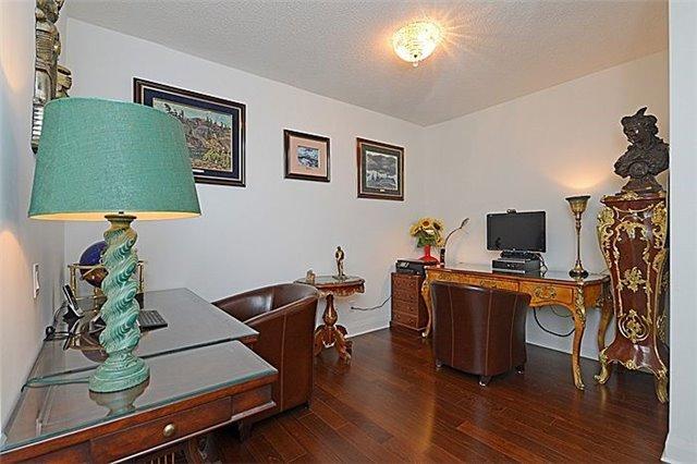 604 - 1 Hurontario St, Condo with 2 bedrooms, 2 bathrooms and 1 parking in Mississauga ON | Image 8
