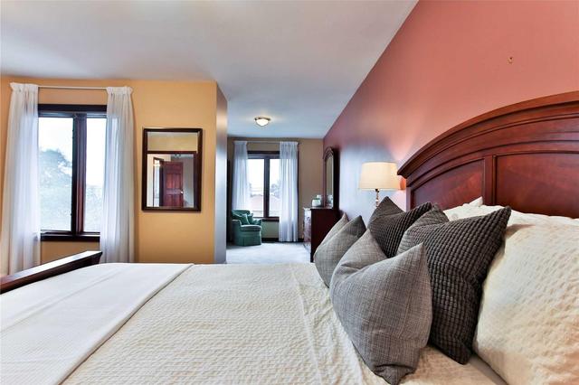 41 Lupin Dr, House detached with 4 bedrooms, 4 bathrooms and 4 parking in Toronto ON | Image 13