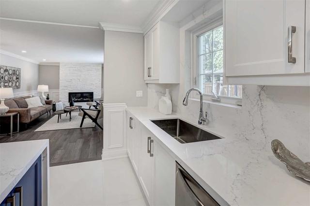 3 Logwood Crt, House detached with 4 bedrooms, 4 bathrooms and 6 parking in Toronto ON | Image 4