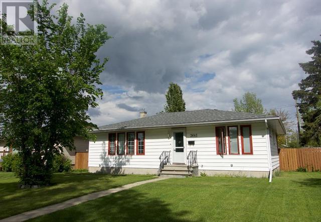 3645 41 Avenue, House detached with 3 bedrooms, 3 bathrooms and 2 parking in Red Deer AB | Image 1