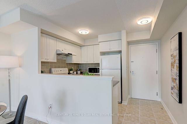1515 - 7 Lorraine Dr, Condo with 2 bedrooms, 2 bathrooms and 1 parking in Toronto ON | Image 34