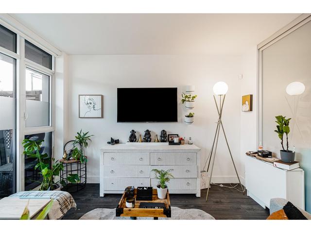 204 - 2435 Kingsway, House attached with 1 bedrooms, 1 bathrooms and 1 parking in Vancouver BC | Card Image