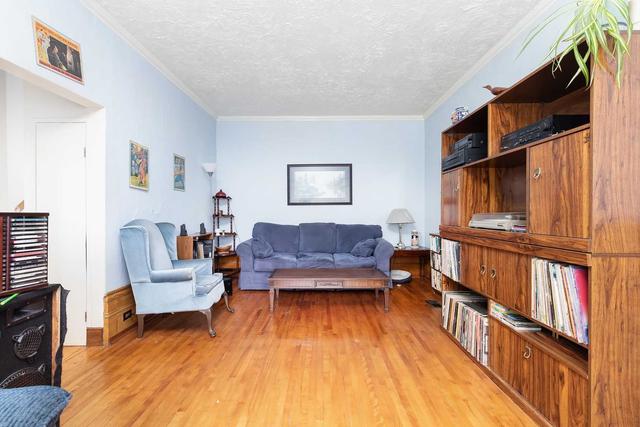697 Midland Ave, House detached with 3 bedrooms, 2 bathrooms and 3 parking in Toronto ON | Image 2